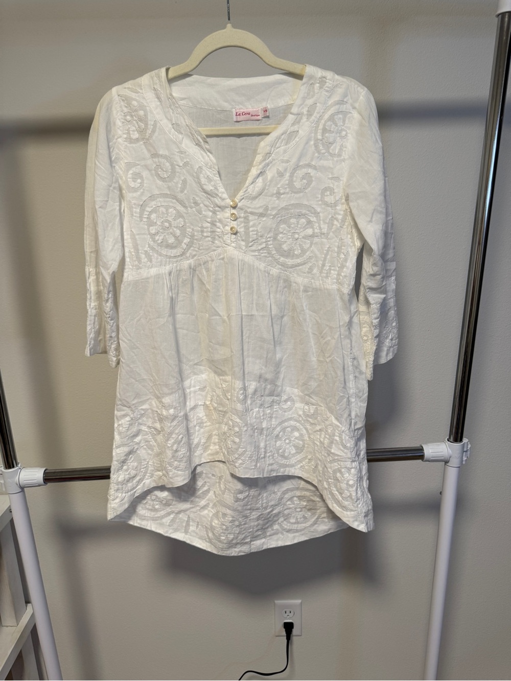 La Cera Boutique Women’s XS White Embroidered V-Neck 3/4 Sleeve Tunic Blouse